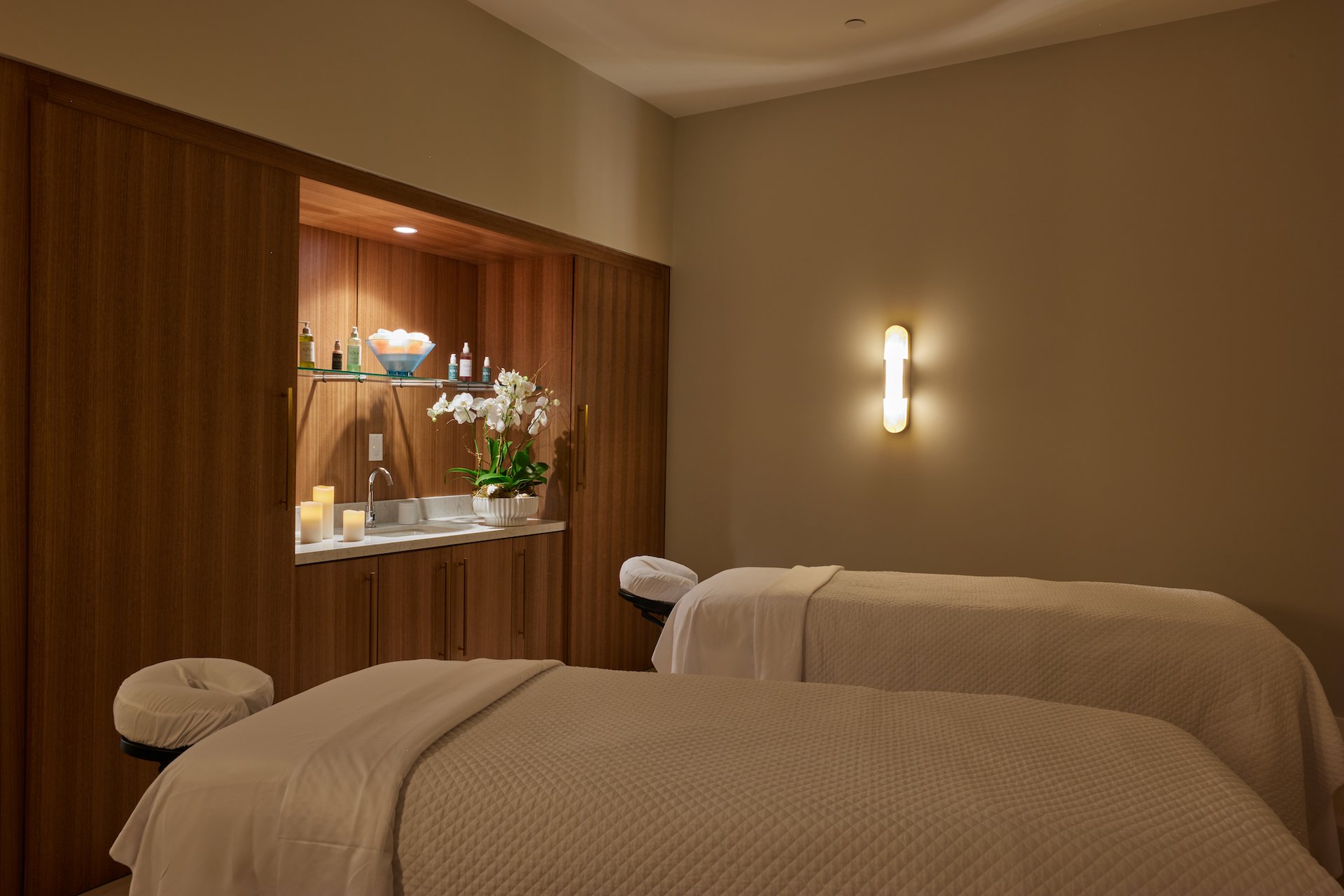 couples massage room