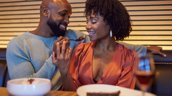 couple eating dinner