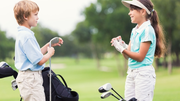 kids-playing-golf