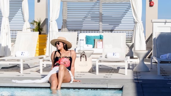 Ara Rooftop Pool & Lounge