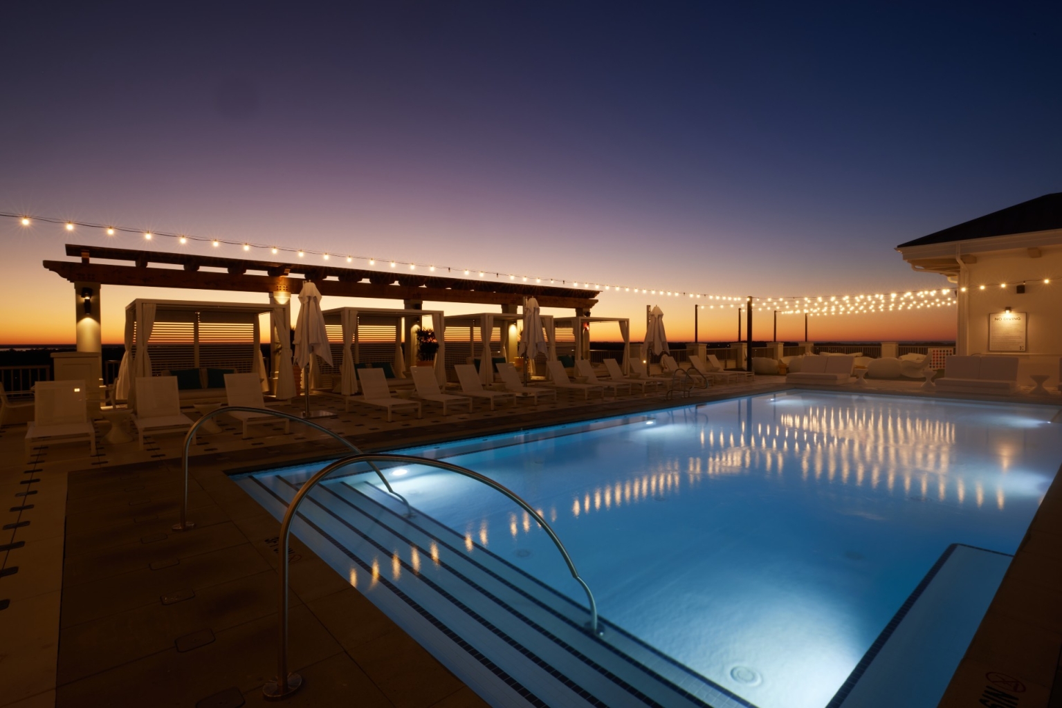 Ara Pooltop at night