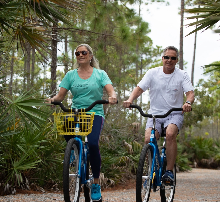 couple on bikes