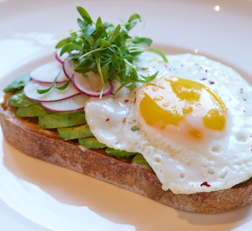 avocado toast with egg