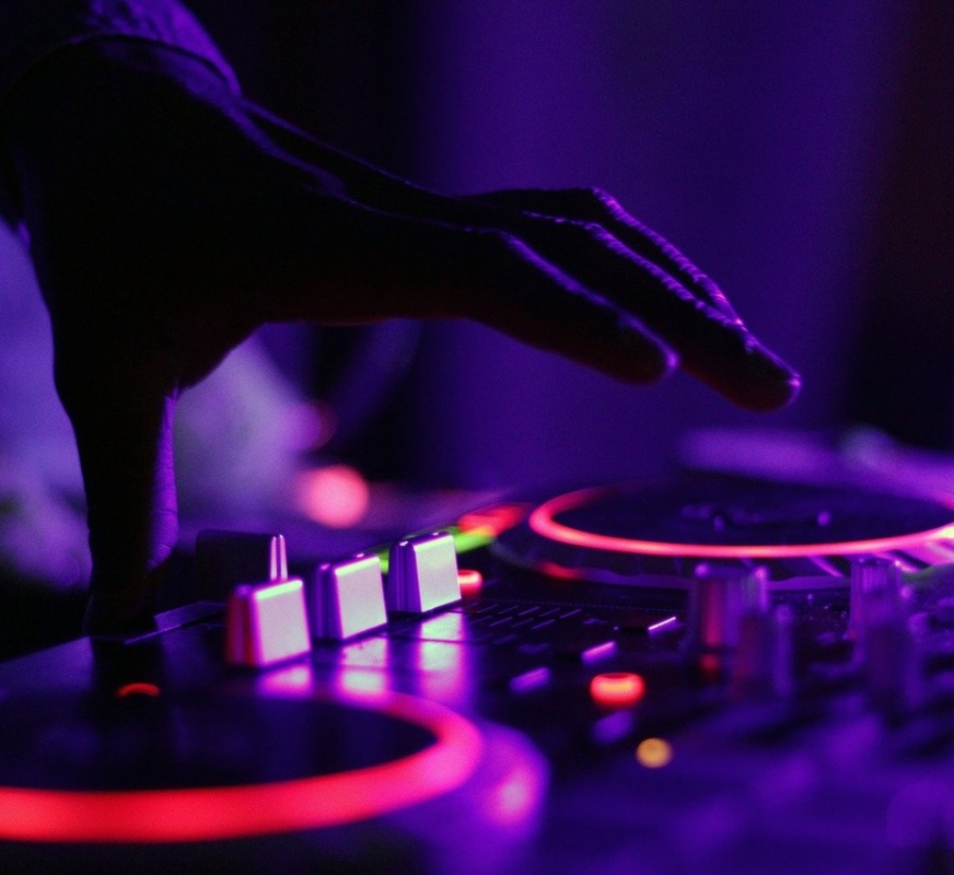 DJ